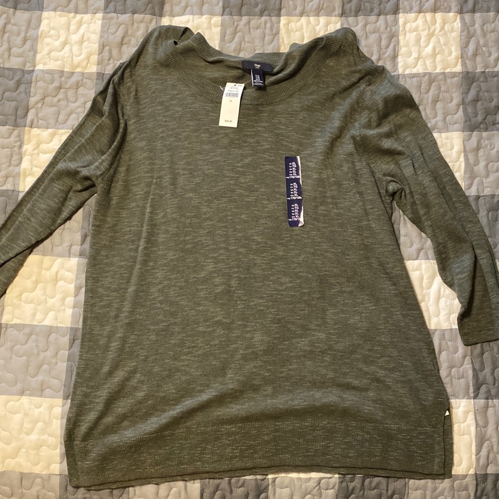 Gap sweater